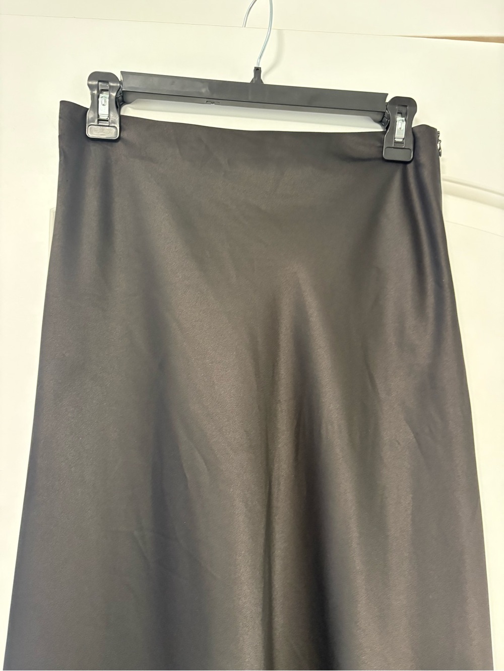 Satin black skirt - Picture 2 of 3